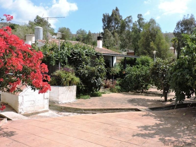 2 bedroom, 1 bathroom Finca/Country..