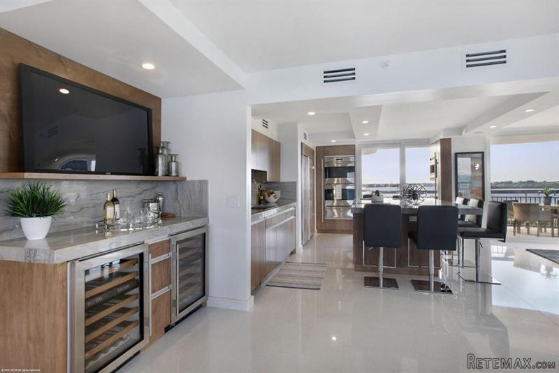 3 bedroom Residence For Sale: Singer..