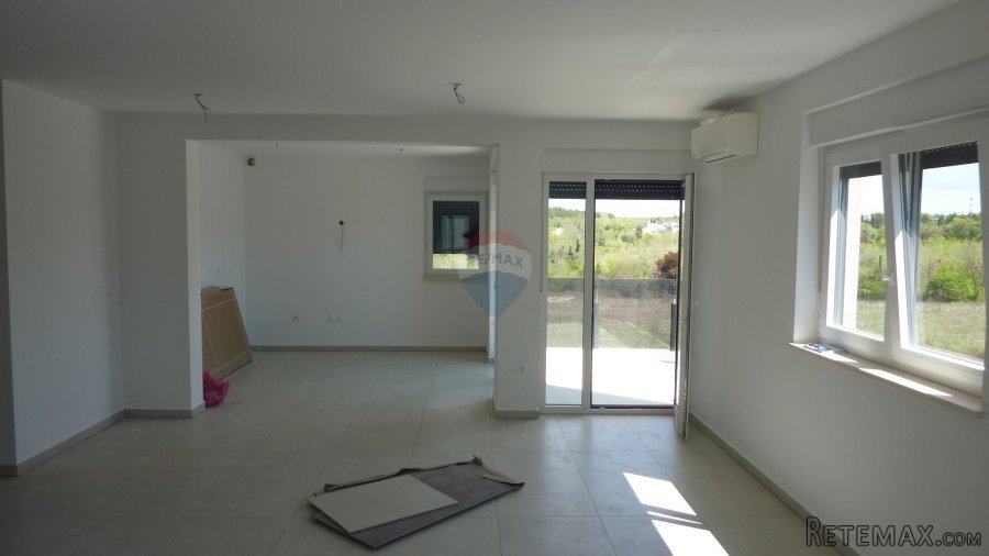Istra, Poreč, Centar- četverosobni stan novogradnji s liftom
