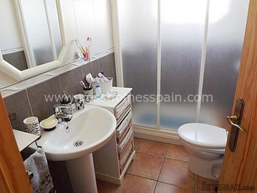 Larger than average 4 bed, 2 bath village house with.. - 10