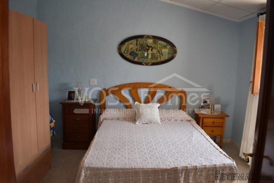 A lovely, very well kept country property of 274m2 with 3.. - 12