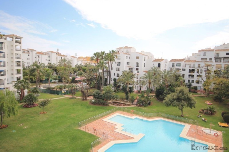 2 Bedroom Middle Floor Apartment
