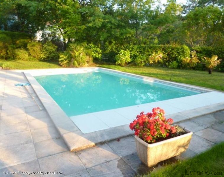 House with pool on the golf course.. - 2