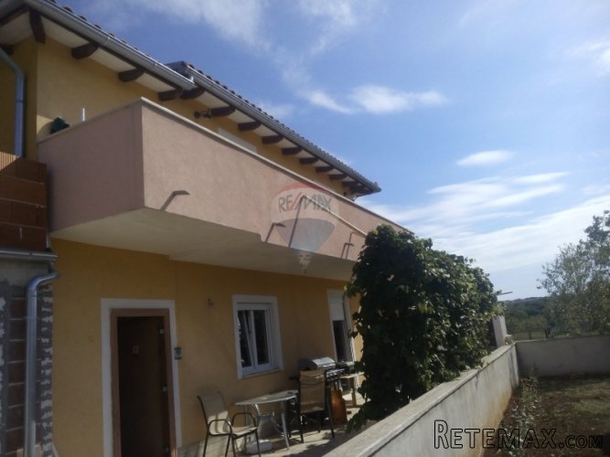 Istra, Pula, legalizirana kuća na Velom vrhu