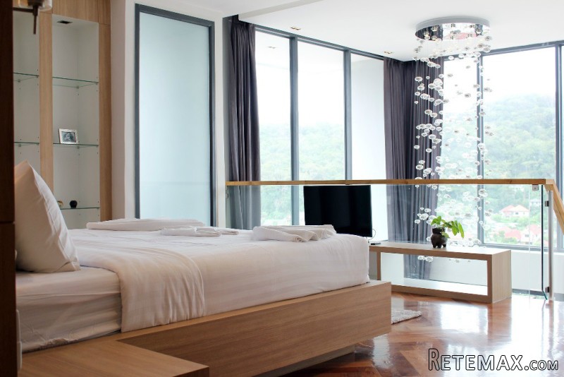 Icon Park - 2-Bedroom Duplex Penthouse..