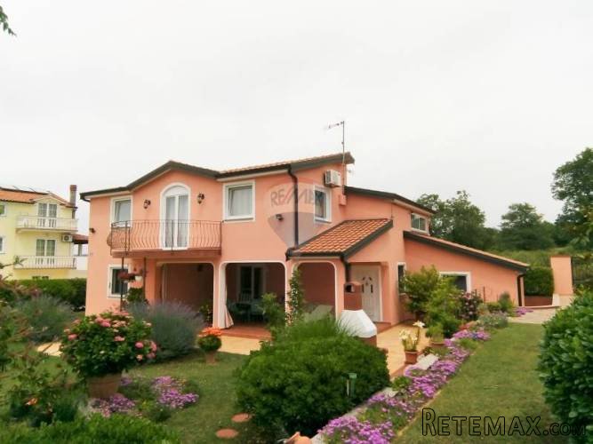 POREČ okolica- samostojeća apartmanska kuća s maslinikom