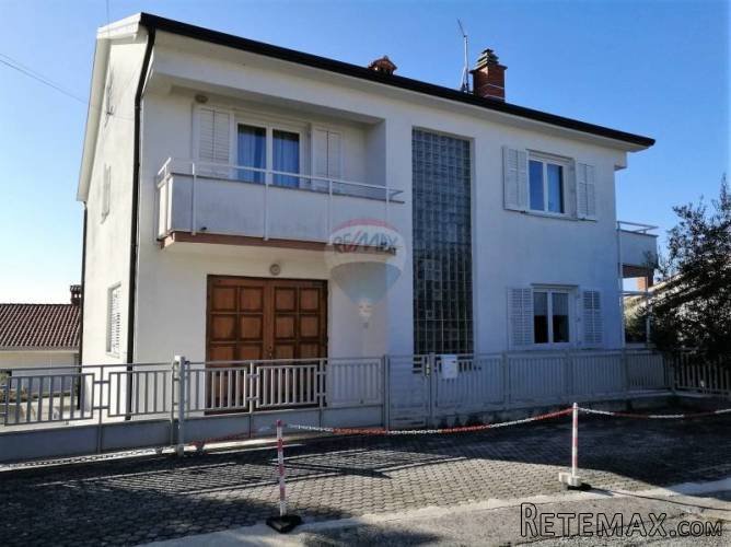 PRILIKA!!! BUJE, KUĆA 363 M2 - 2