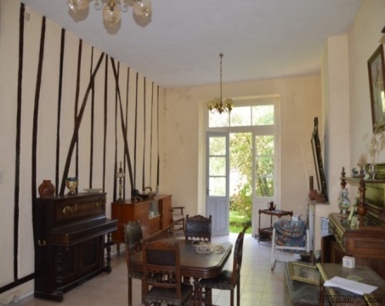 Grand old town house for restoration.. - 2
