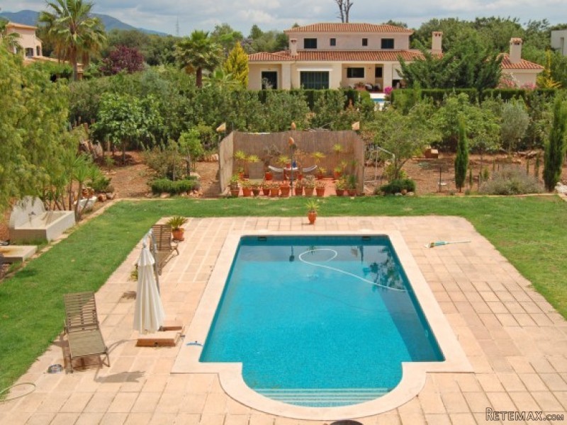 Lovely Villa In A Peaceful Residential..