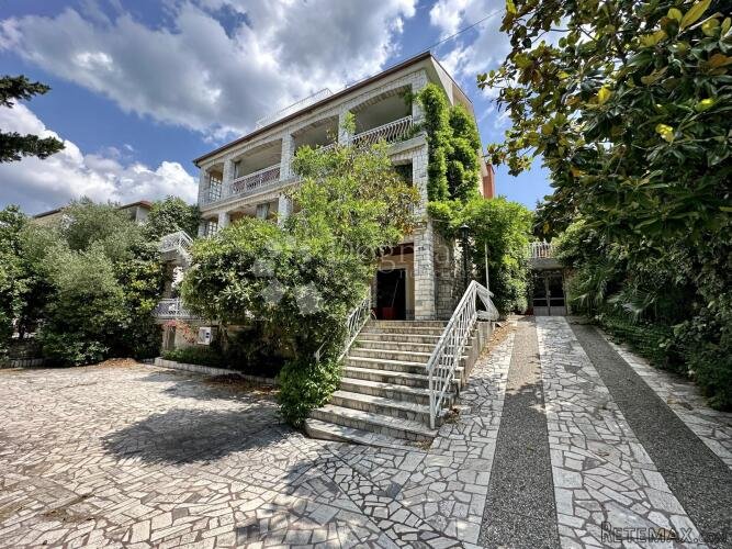Kuća sa 11 apartmana 300m od mora - 2