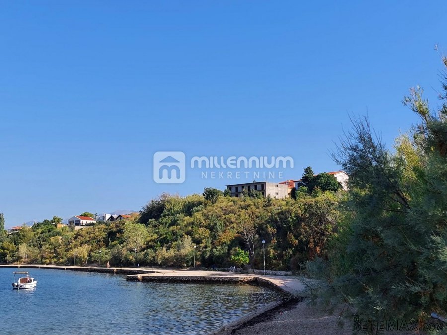 Zadar, Rtina, kuća 1. red do mora