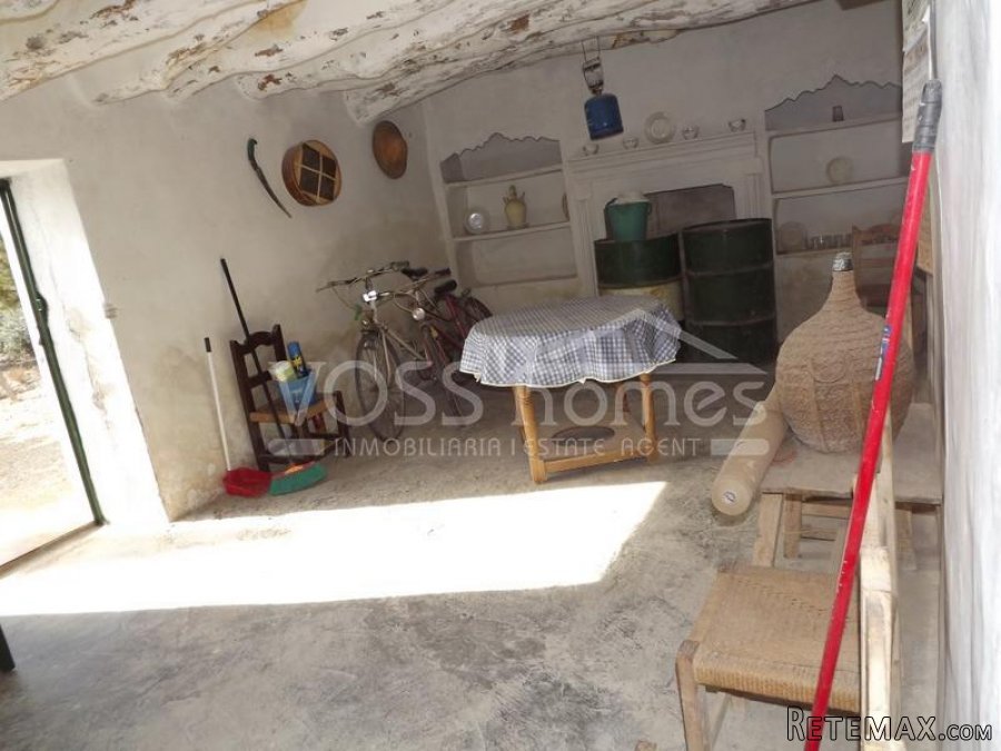 Large approx 150m2 country house to renovate on rustic land.. - 6