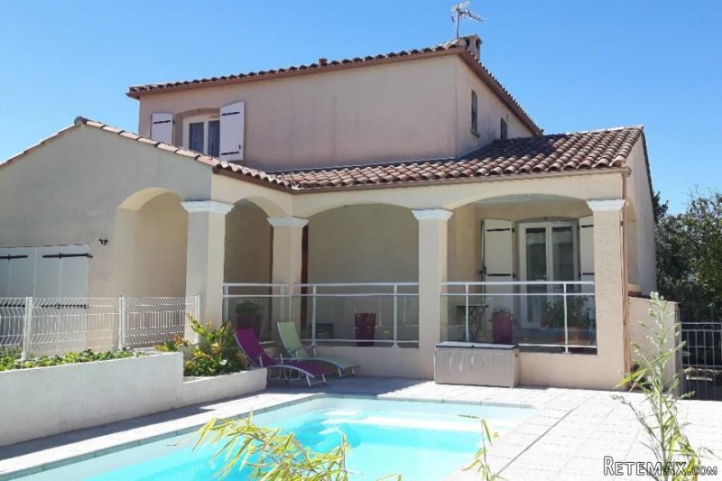 Villa with Swimming Pool