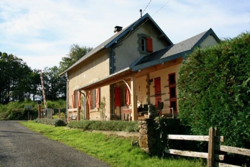 Delightful Detached House and Grounds - 2