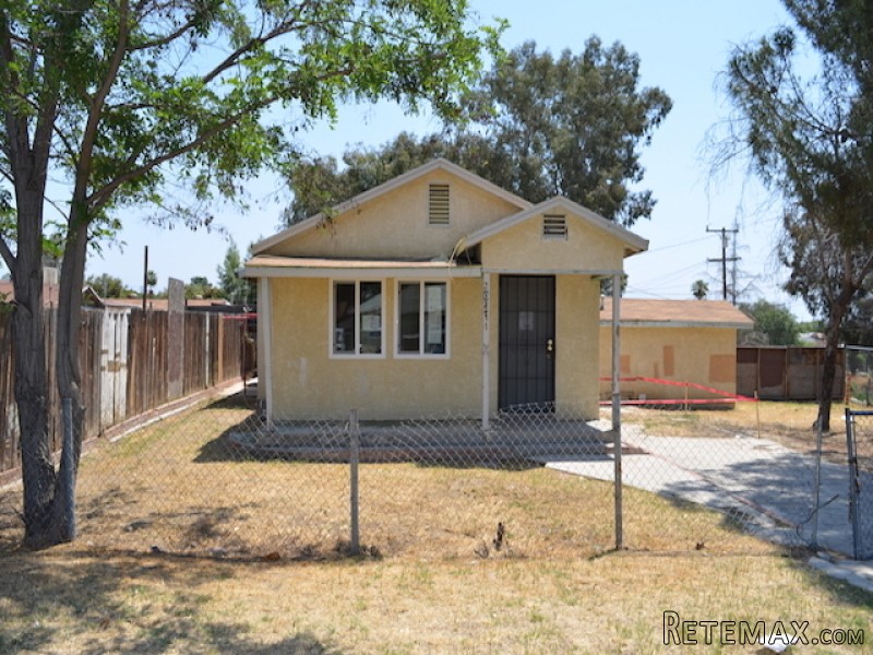 2027 Owens St Bakersfield, CA, 93305..