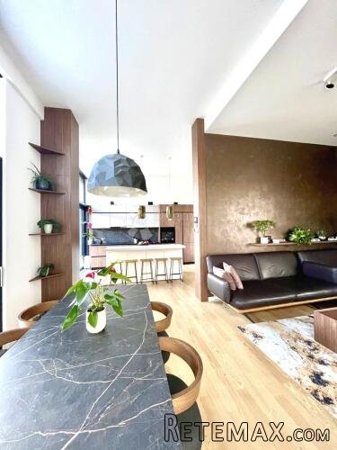 Top penthouse s terasama garažom i 2 PM -Kameniti stol 127 m
