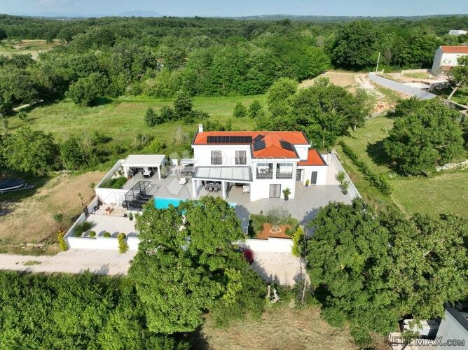 PREKRASNA ECO VILA SA BAZENOM I OTVORENIM POGLEDOM - 2