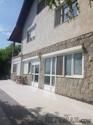 Prodajem kucu u Starim Banovcima - 2