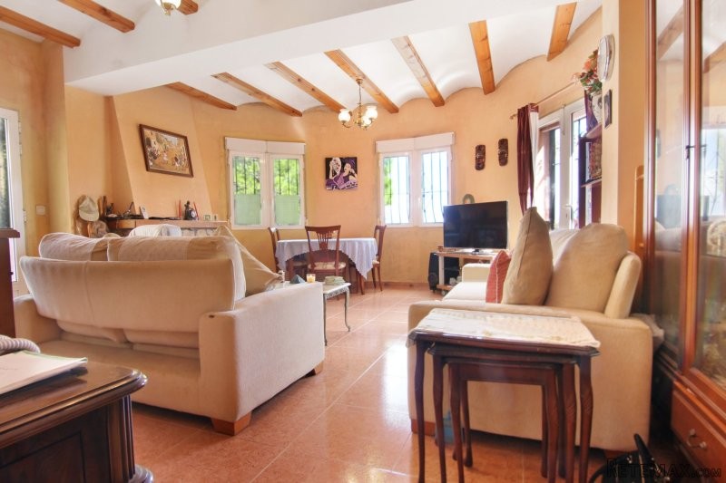 Detached 4 bedroom 3 bathroom Villa.. - 2