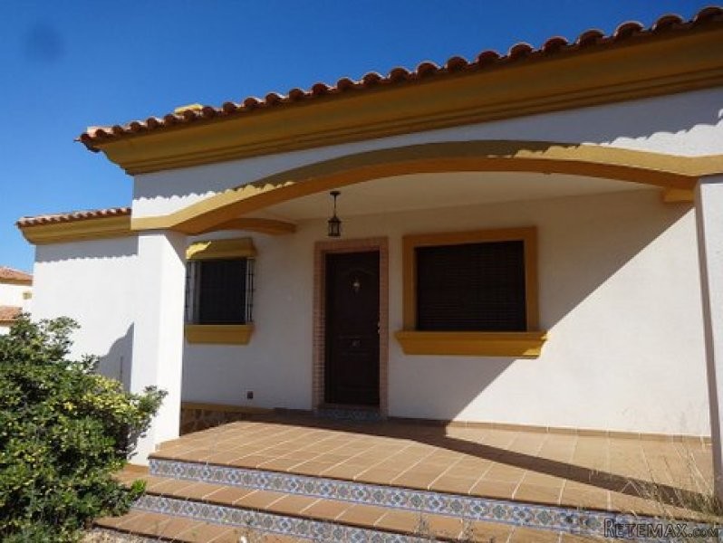 3 Bedrooms Villa For Sale - 2