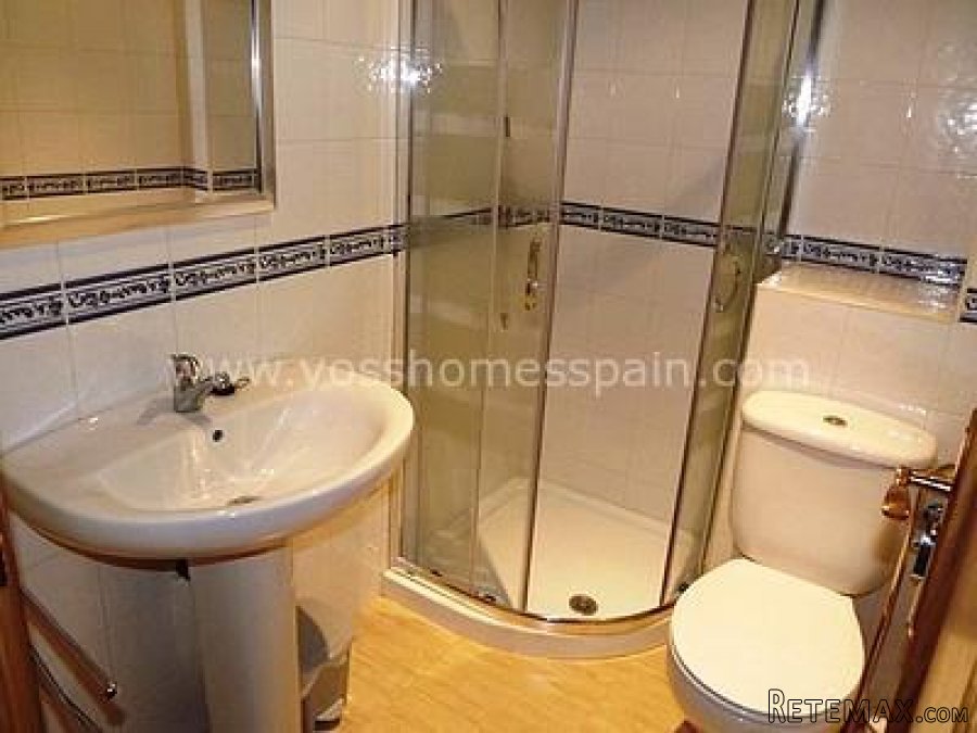 Good size 3 bed, 2 bath second floor apartment with lift.. - 7