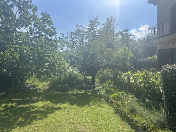 GRIŽANE SAMOSTOJEĆA KUĆA