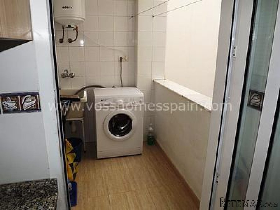 Good size 3 bed, 2 bath second floor apartment with lift.. - 10