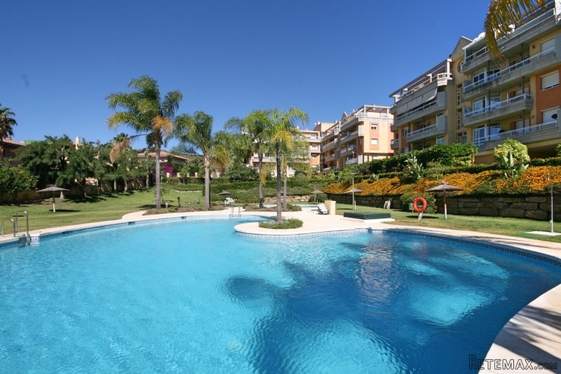 2 Bedroom Middle Floor Apartment