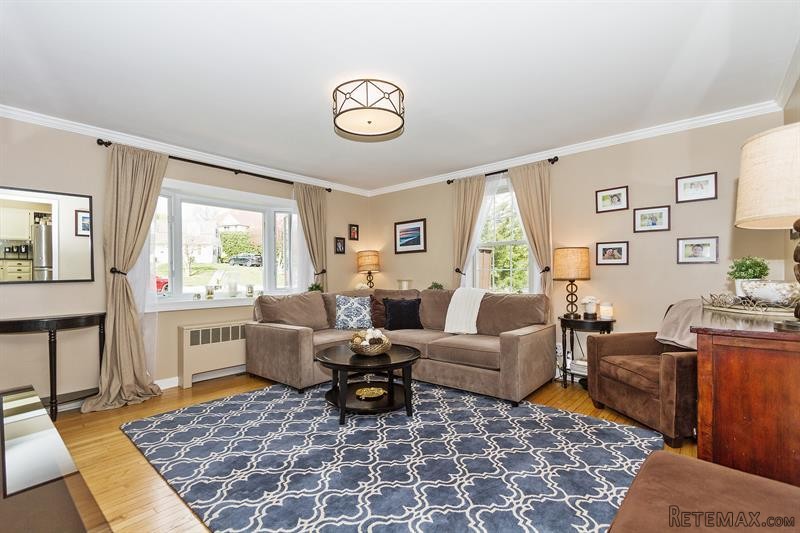 4 bedroom House For Sale: 9 Yerks Lane.. - 2