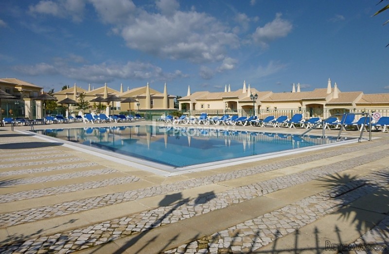 Lovely Poolside Apartment On Golf Resort