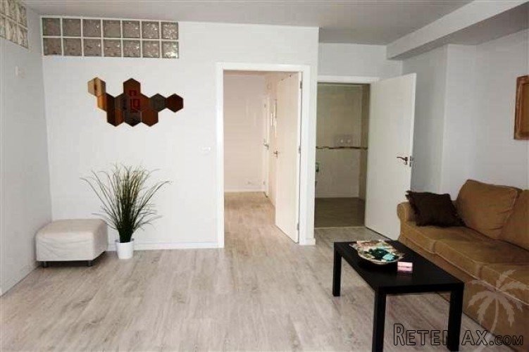 This bright apartment is located in the center of.. - 3