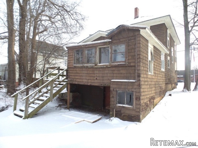 110 Chestnut St North Syracuse, NY.. - 2