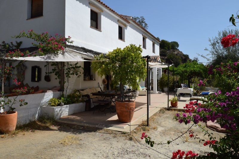Country Houses for Sale in Comares..