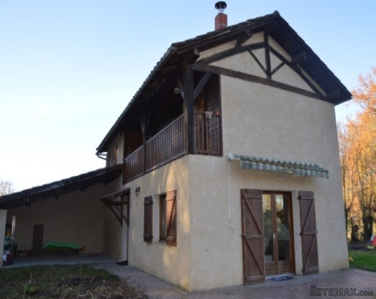 Immaculate edge of town house with.. - 2