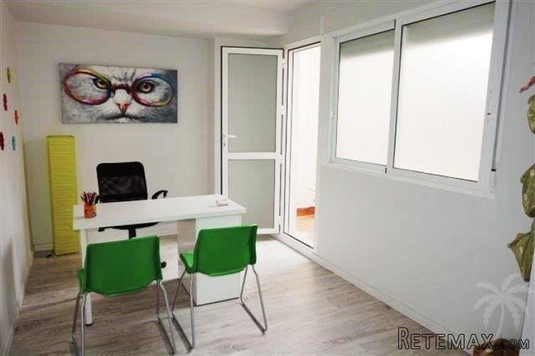 This bright apartment is located in the center of.. - 5