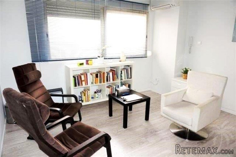 This bright apartment is located in the center of.. - 6