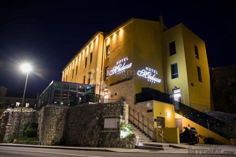 PRODAJE SE HOTEL U SENJU 4*