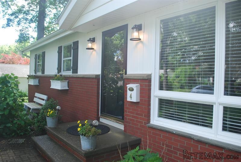 3 bedroom House For Sale: 4 Crowell Ave.. - 2