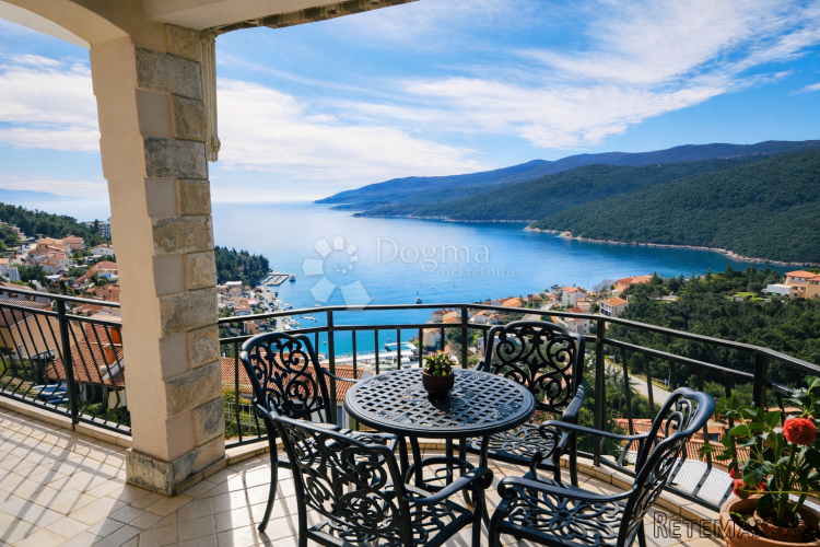 Rabac, prekrasna kuća sa očaravajućim pogledom na more i oto