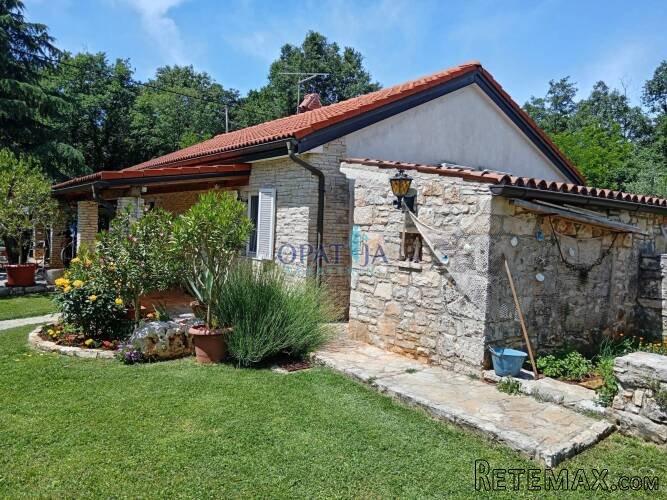 Umag - Interesantna kamena kuća s velikom okućnicom! - 2