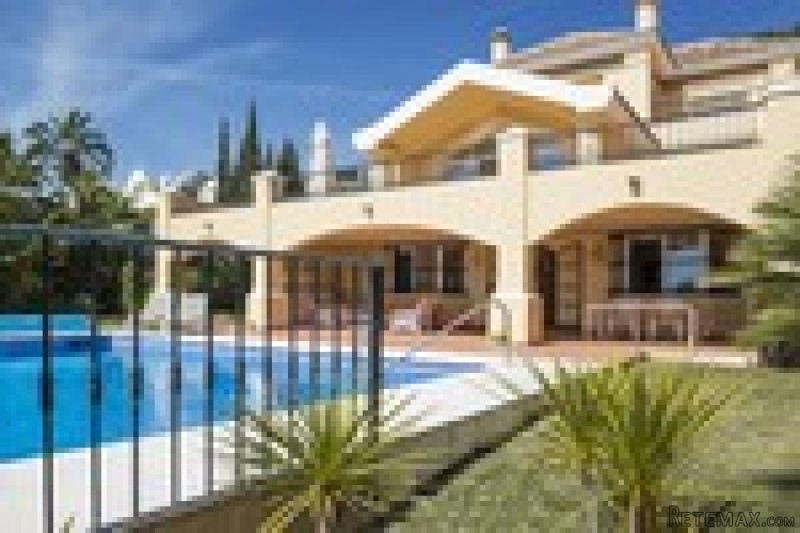 6 Bedrooms - Villa - Malaga - For Sale