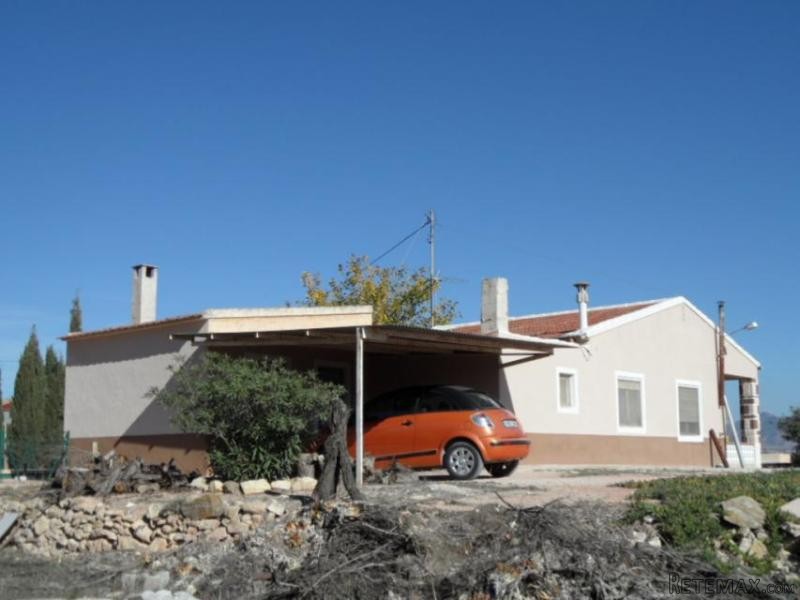 Villa walking distance to monovar with..
