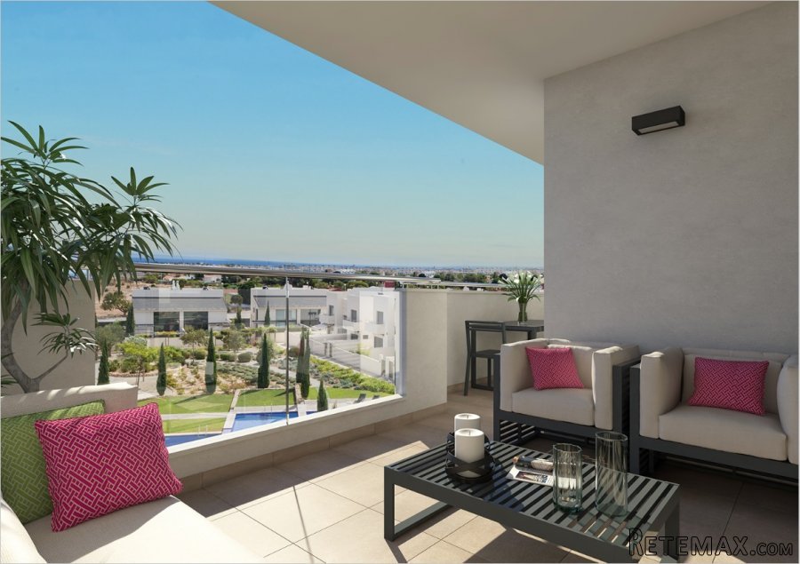 Lovely first floor apartment located in Los Dolses..