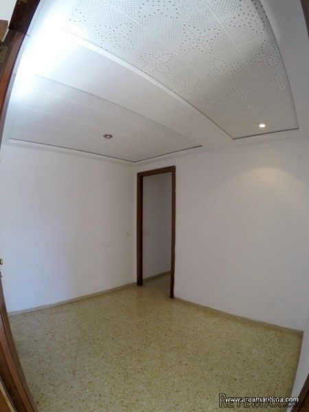 For sale spacious flat to update with.. - 2