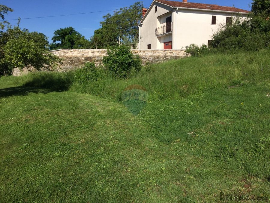 Istra.Novaki Motovunski,građevinsko zemljište sa projektom