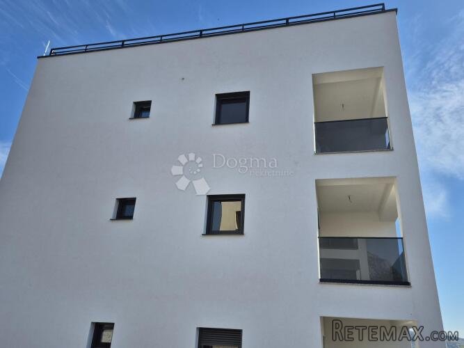 Seline/Starigrad - dvosoban stan 20 m od mora S4 - 2