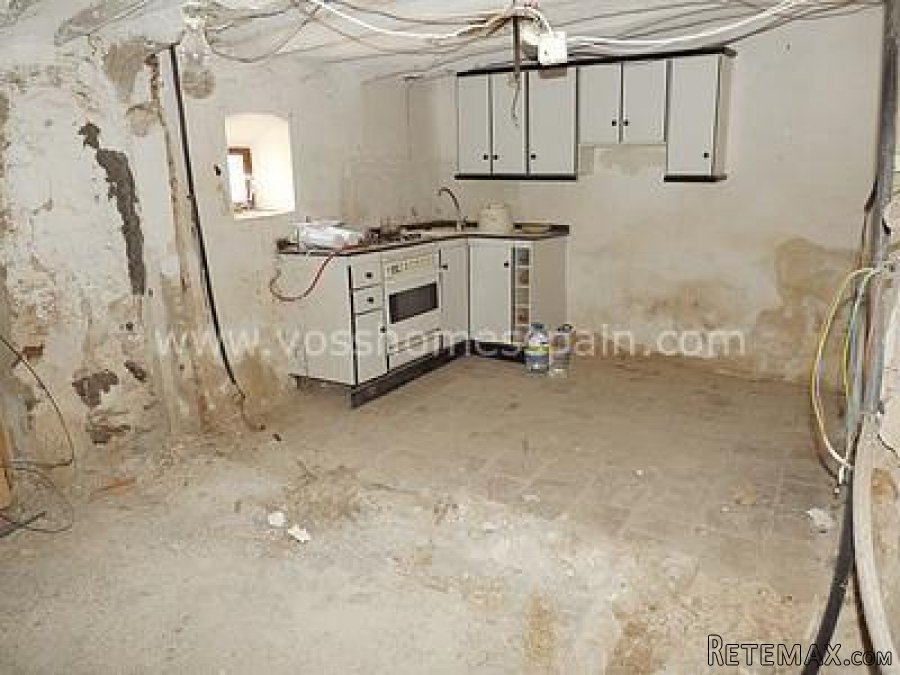 Taberno village with a 50m2 walled, private garden. Walking.. - 2