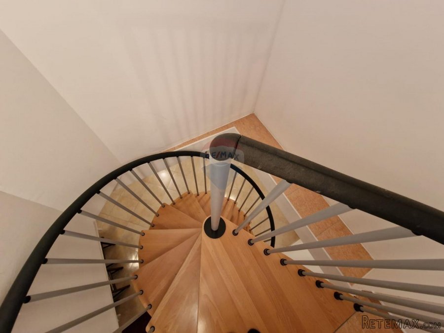 Baška - jurandvor - kuća 200m² - vrta 654m² - 4