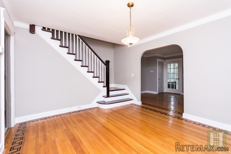 5 bedroom House For Sale: 6136 TYNDALL.. - 2