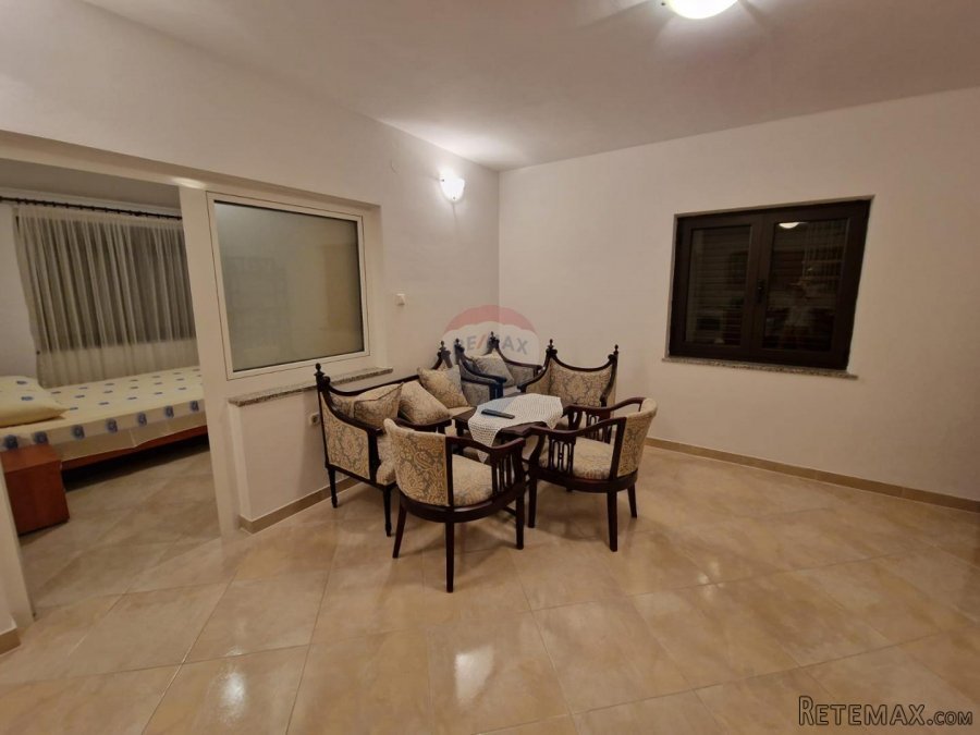 Baška - jurandvor - kuća 200m² - vrta 654m² - 6